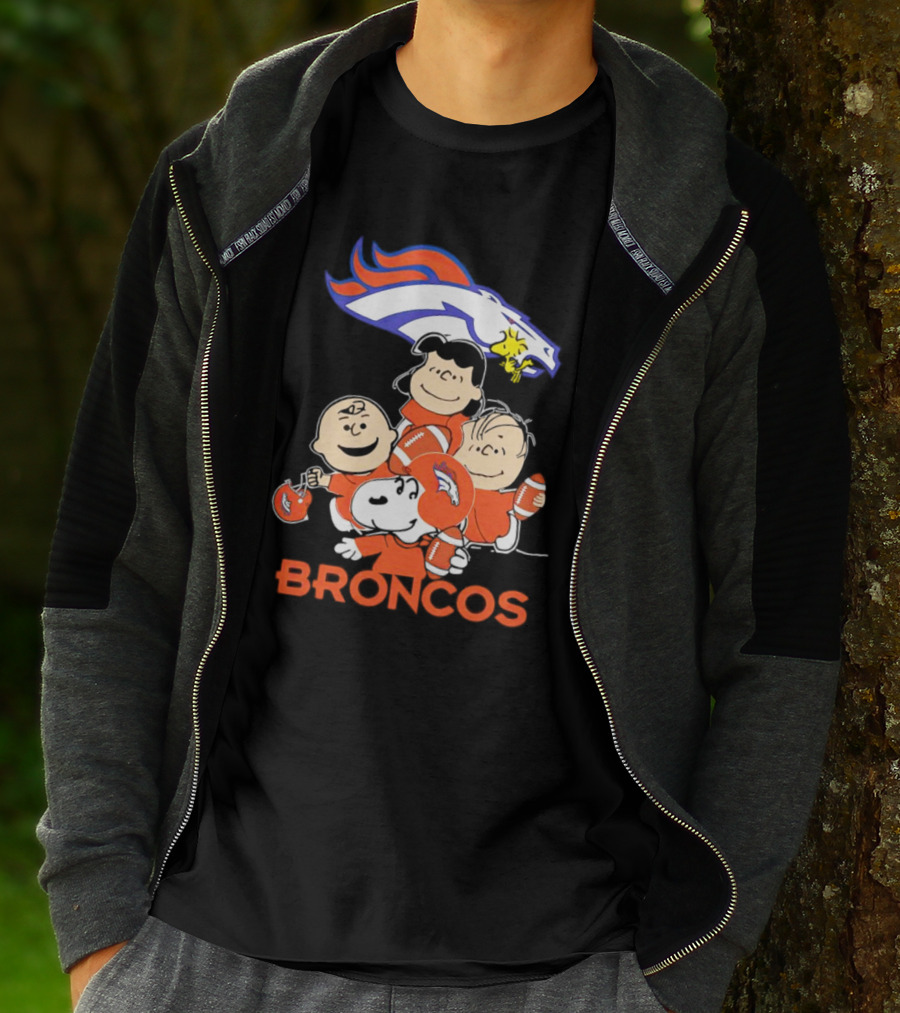 Peanuts Snoopy Denver Broncos Charlie Brown Lucy Linus T-Shirt