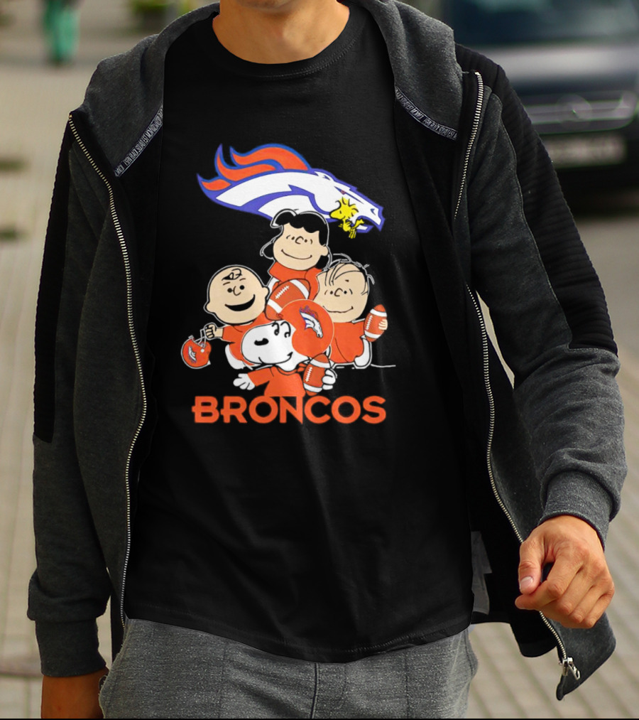 Peanuts Snoopy Denver Broncos Charlie Brown Lucy Linus T-Shirt