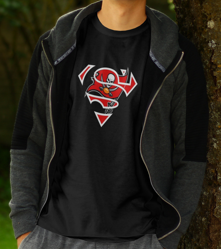 Tampa Bay Buccaneers Super Hero Skull Emblem T-Shirt