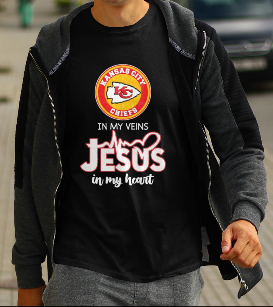 Kansas City Chiefs In My Veins Jesus In My Heart Football Faithful T-Shirt
