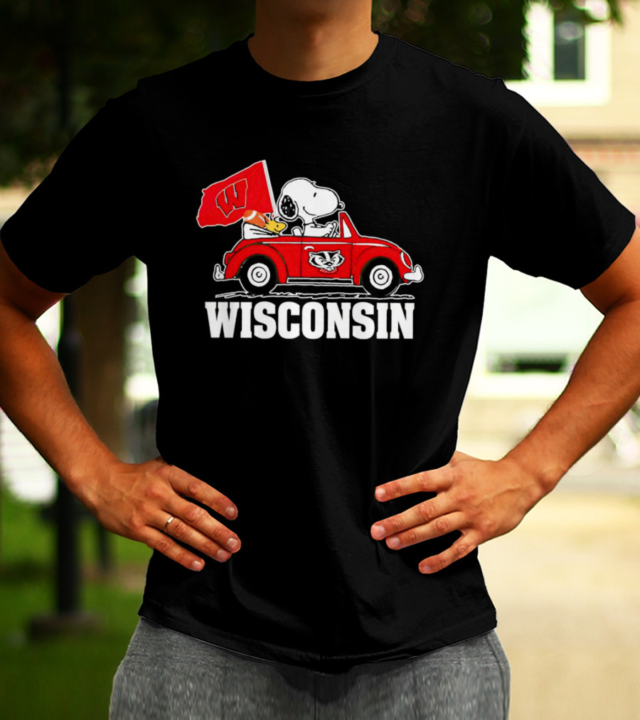 Snoopy And Woodstock In Red Car With Wisconsin Flag And Wisconsin Badgers T-Shirt