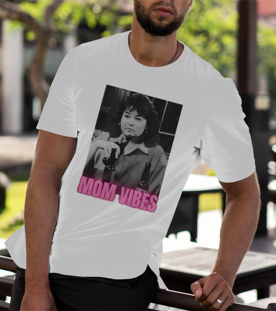 Mom Vibes Retro Style Black And White Image T-Shirt