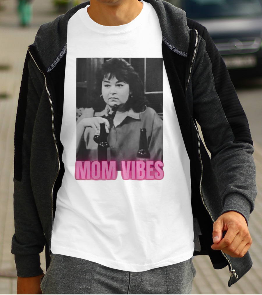 Mom Vibes Retro Style Black And White Image T-Shirt