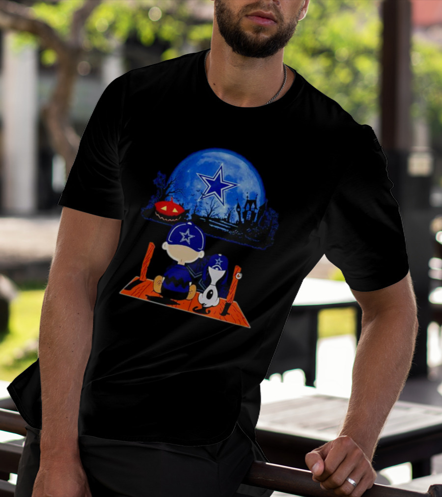 Charlie Brown And Snoopy Dallas Cowboys Halloween Under Blue Moon With Pumpkin T-Shirt