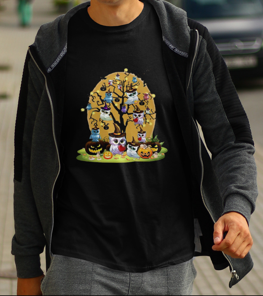 Owls With Witch Hats On Spooky Halloween Tree With Jack-O'-Lanterns T-Shirt