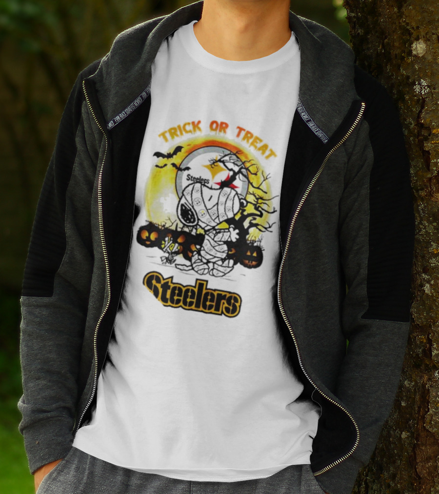 Pittsburgh Steelers Mummy Snoopy Trick Or Treat Halloween Scene T-Shirt