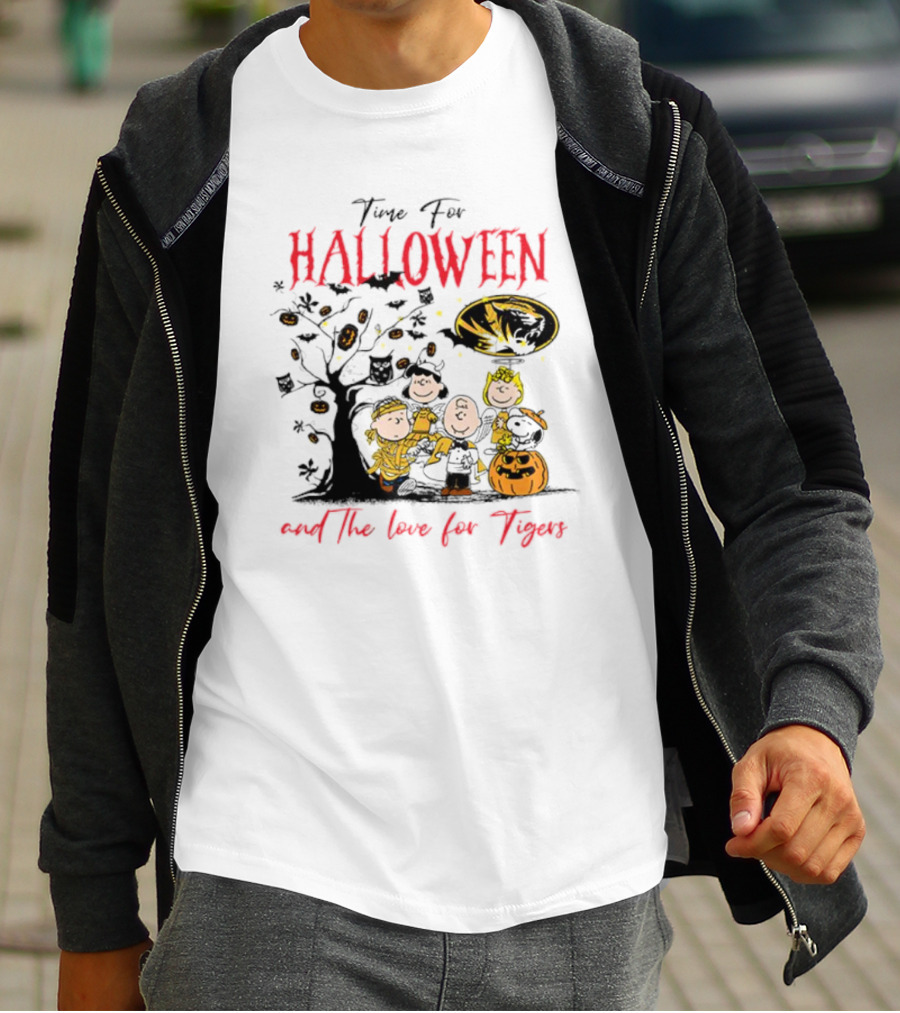 Time For Halloween And The Love For Tigers Peanuts Characters T-Shirt