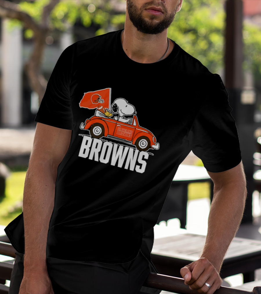 Cleveland Browns Snoopy Woodstock Driving Car With Flag T-Shirt