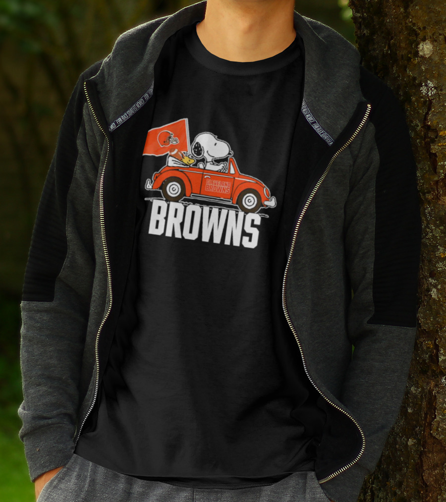 Cleveland Browns Snoopy Woodstock Driving Car With Flag T-Shirt