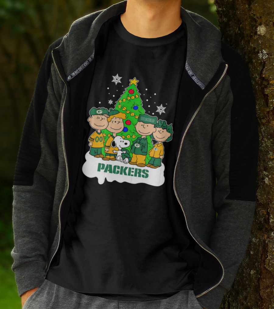 Green Bay Packers Christmas Peanuts Characters With Tree T-Shirt