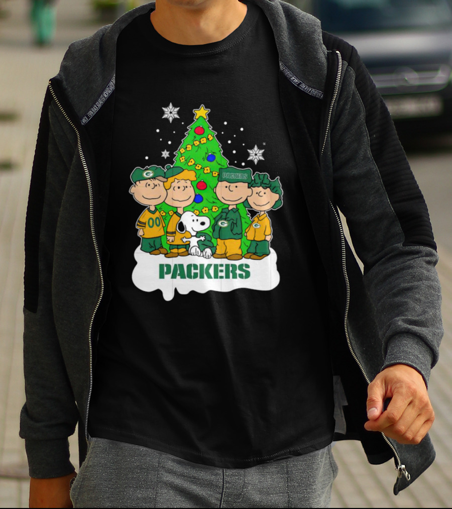 Green Bay Packers Christmas Peanuts Characters With Tree T-Shirt