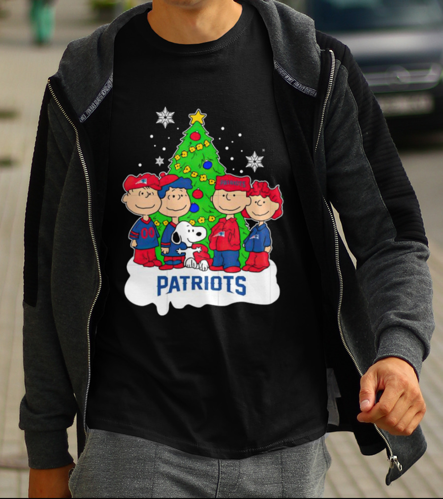 The Peanuts Characters Christmas With New England Patriots Tree And Snoopy T-Shirt