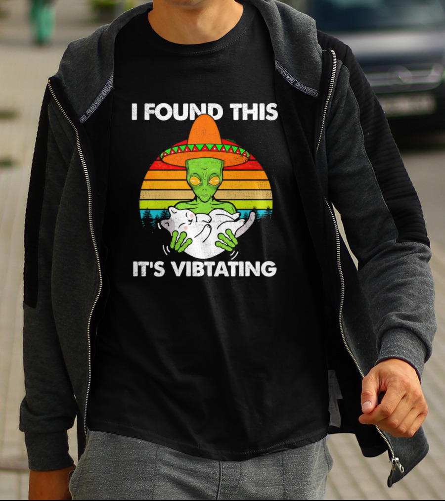 I Found This It's Vibrating Alien Cat Vintage Retro Sunset Sombrero T-Shirt