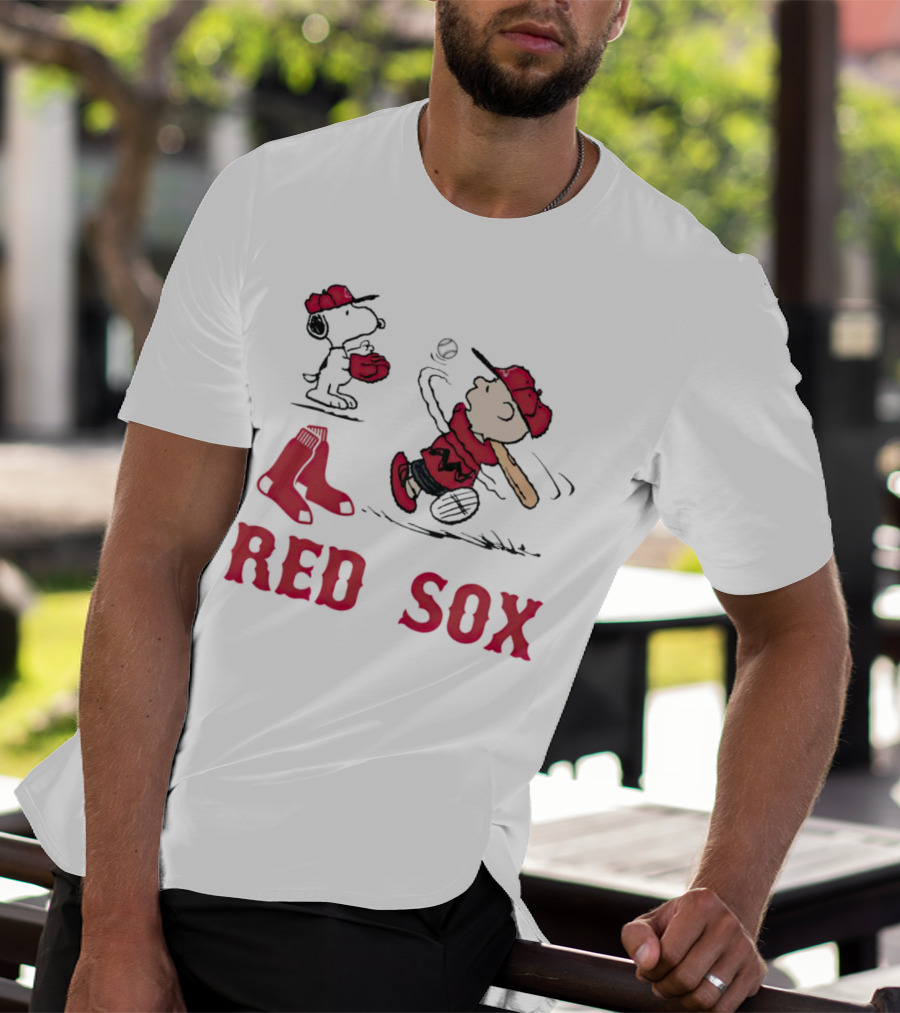 Charlie Brown Snoopy Boston Red Sox Baseball Play Peanuts Characters T-Shirt