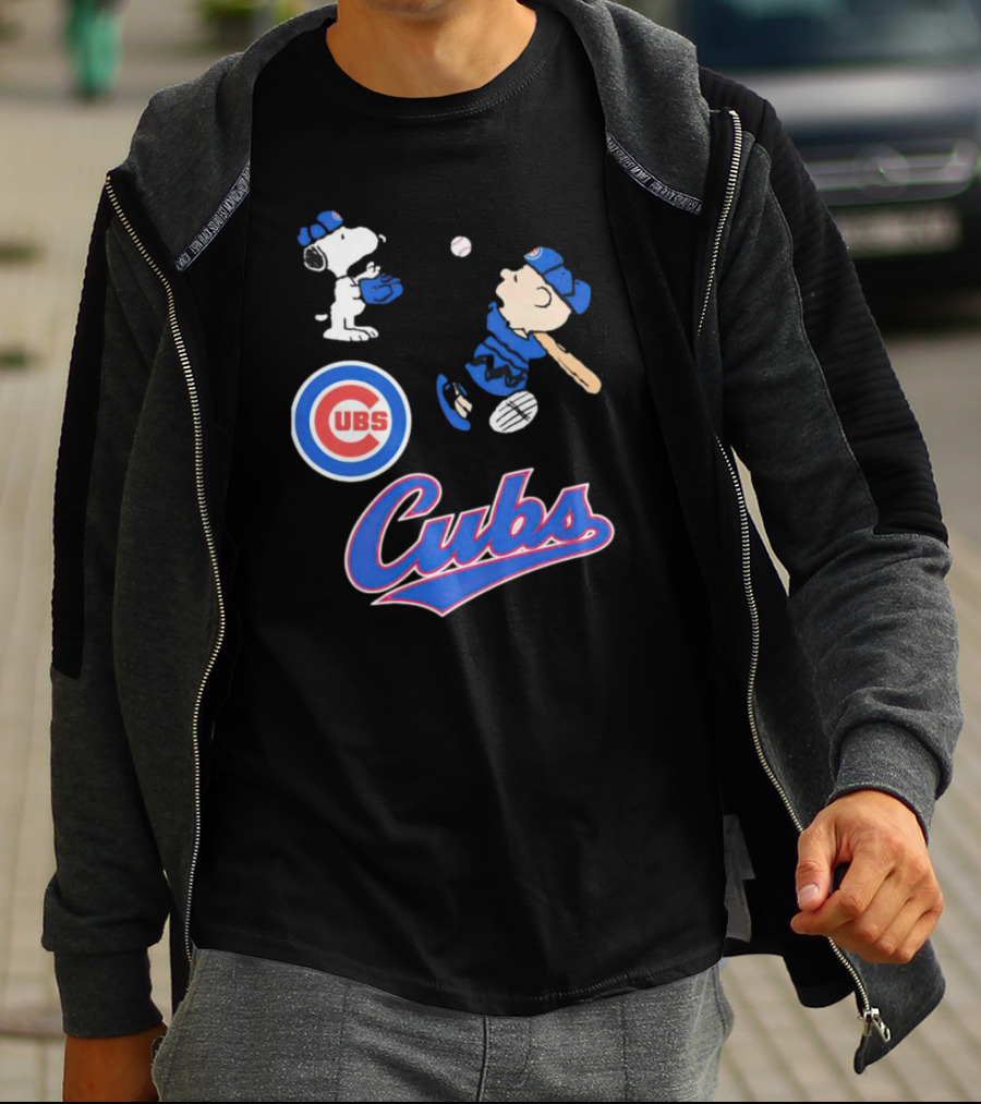 Snoopy And Charlie Brown In Chicago Cubs Baseball Uniforms T-Shirt