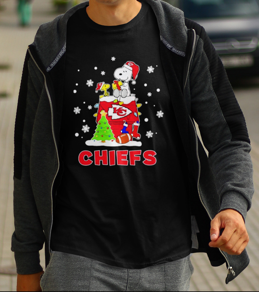 Kansas City Chiefs Christmas Snoopy Woodstock Dog House T-Shirt