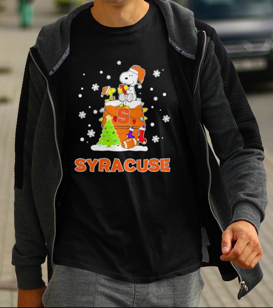 Snoopy And Woodstock On Syracuse Orange Doghouse Christmas Football Scene T-Shirt