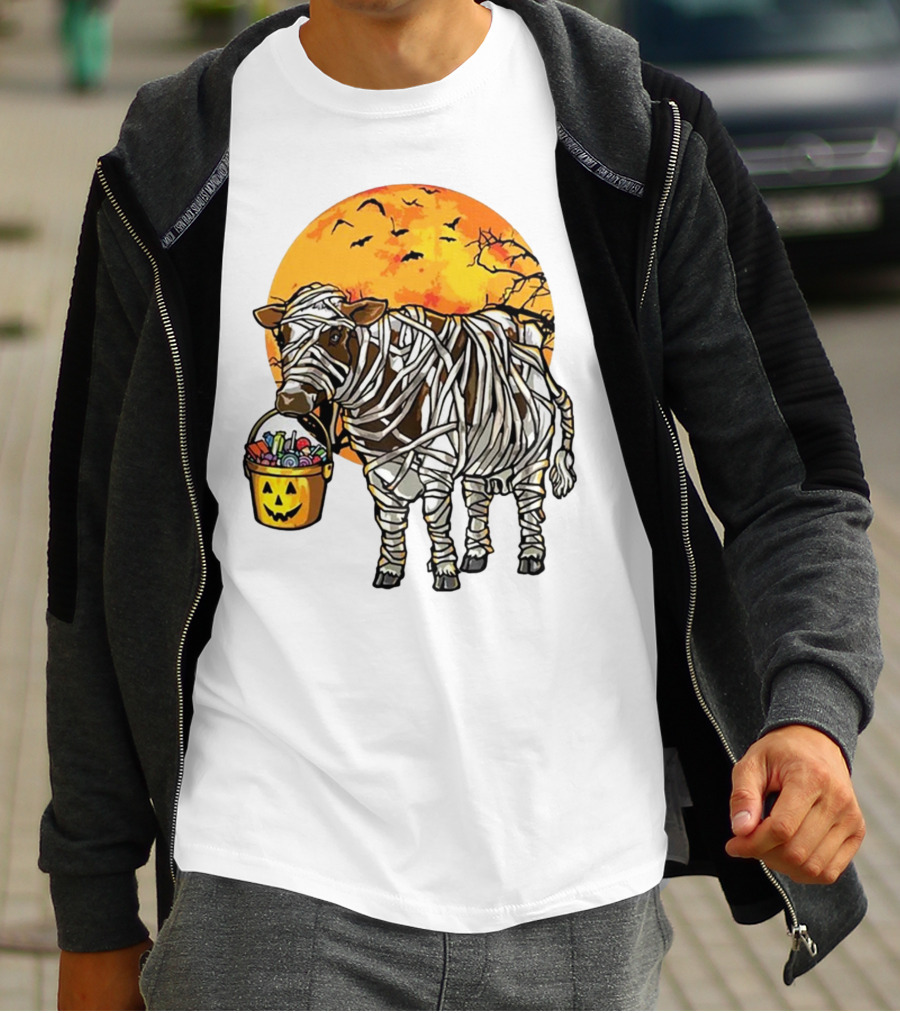 Mummified Cow Trick-or-Treating Under Full Halloween Moon T-Shirt