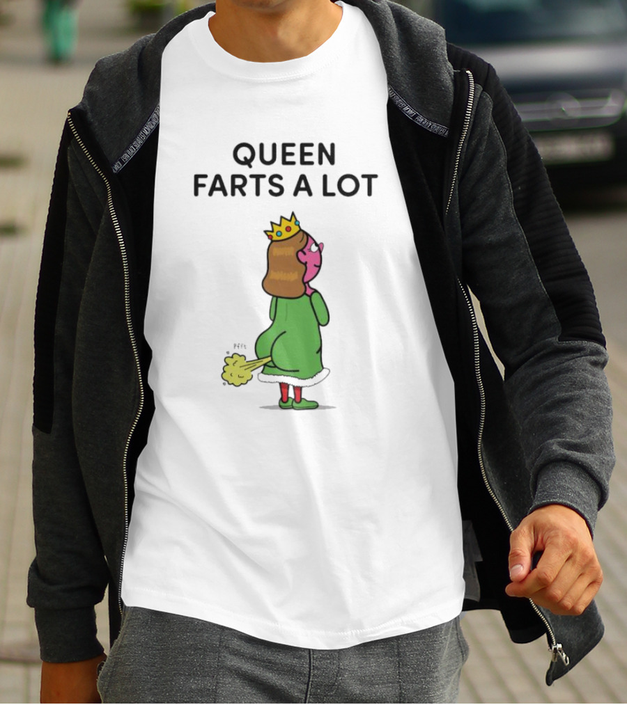 Queen Farts A Lot Christmas Queen In Green Dress With Crown T-Shirt