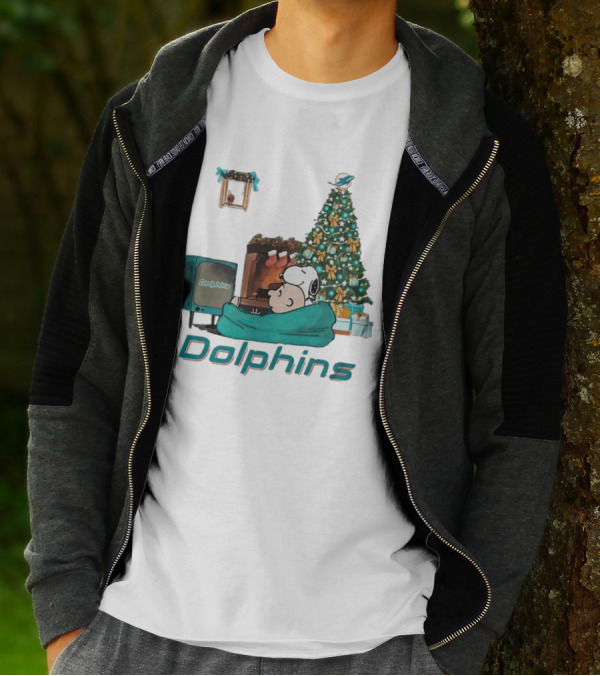 Charlie Brown Snoopy Watching Dolphins TV Christmas Tree T-Shirt