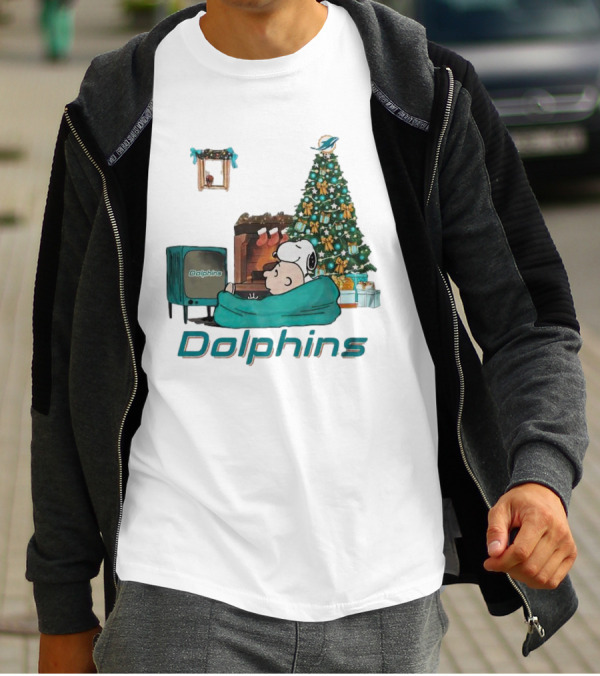 Charlie Brown Snoopy Watching Dolphins TV Christmas Tree T-Shirt