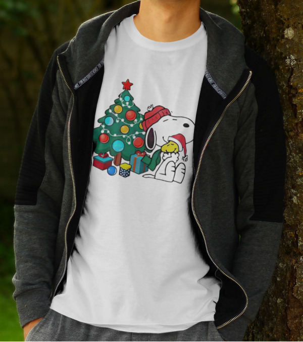 Snoopy Woodstock Christmas Tree Hug Gifts T-Shirt