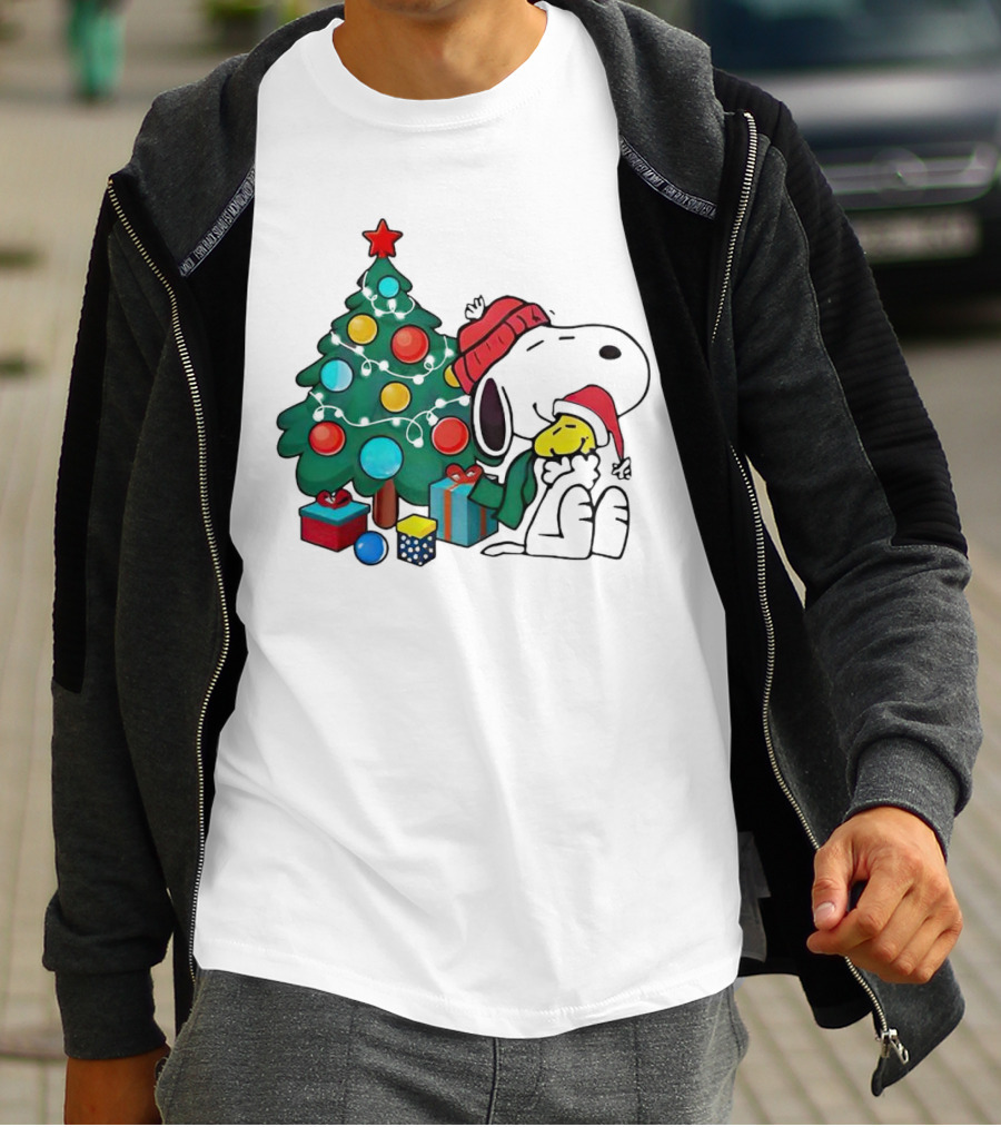 Snoopy Woodstock Christmas Tree Hug Gifts T-Shirt