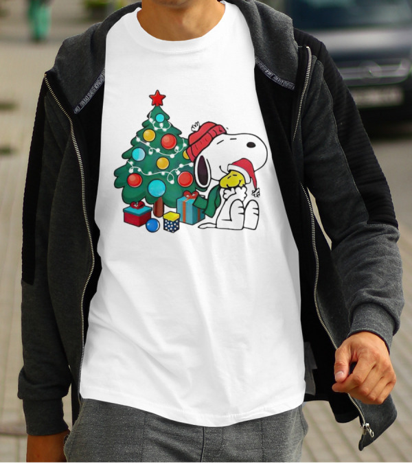Snoopy Woodstock Christmas Tree Hug Gifts T-Shirt