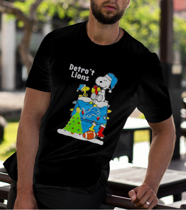 Snoopy And Woodstock Detroit Lions Christmas Igloo With Football And Tree T-Shirt