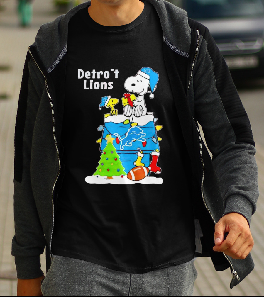 Snoopy And Woodstock Detroit Lions Christmas Igloo With Football And Tree T-Shirt