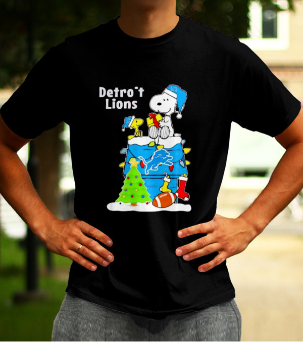 Snoopy And Woodstock Detroit Lions Christmas Igloo With Football And Tree T-Shirt