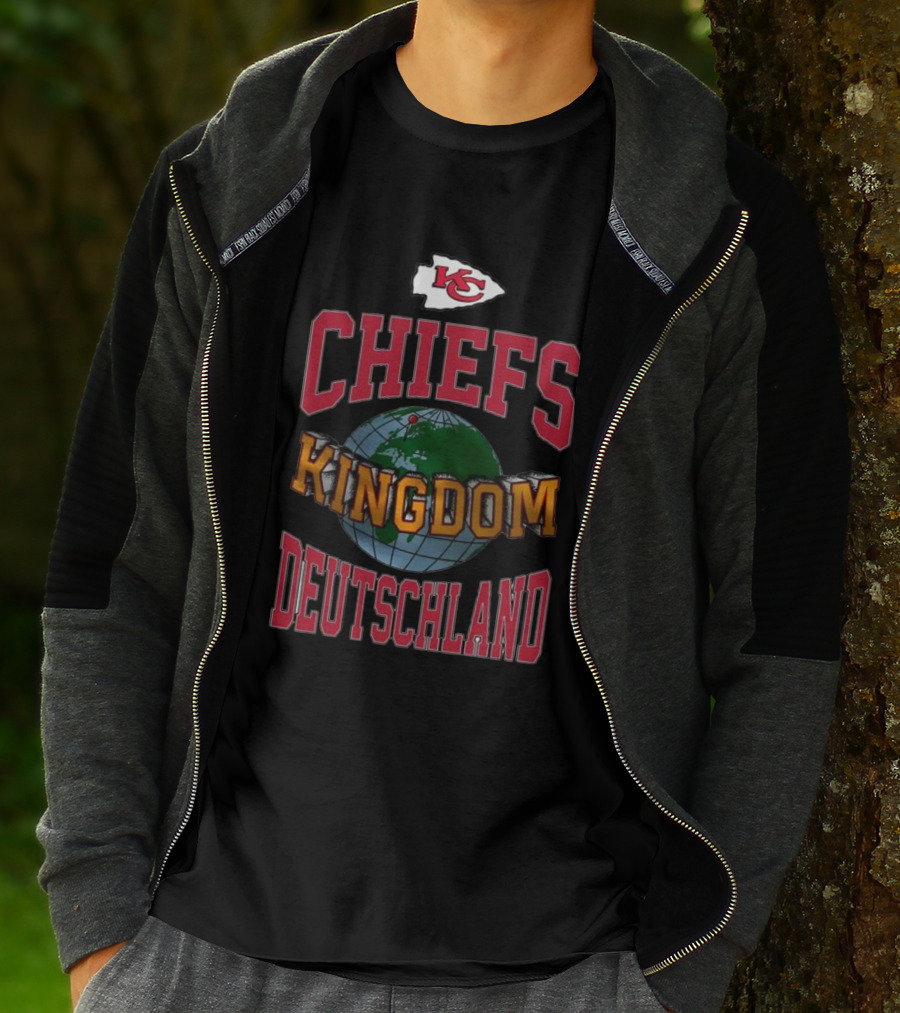 Chiefs Kingdom Deutschland With Kansas City Arrowhead Logo And Globe T-Shirt