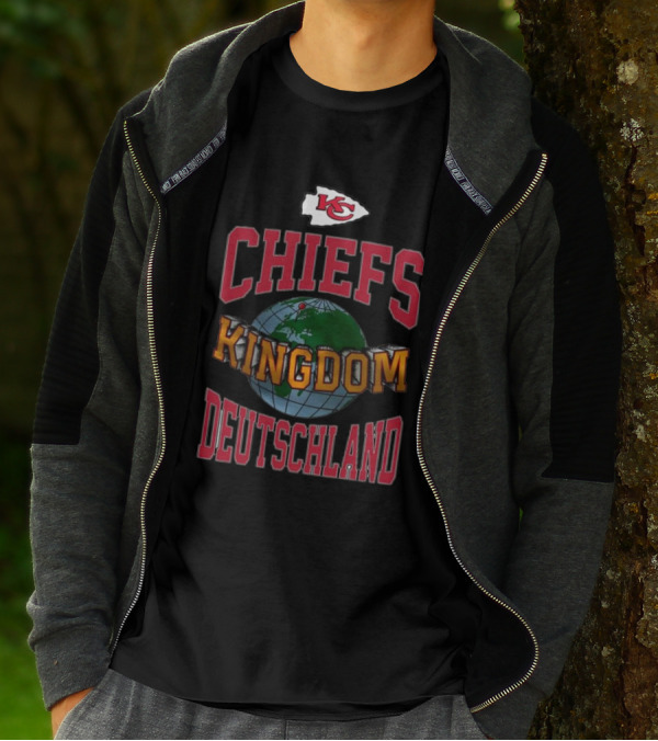Chiefs Kingdom Deutschland With Kansas City Arrowhead Logo And Globe T-Shirt