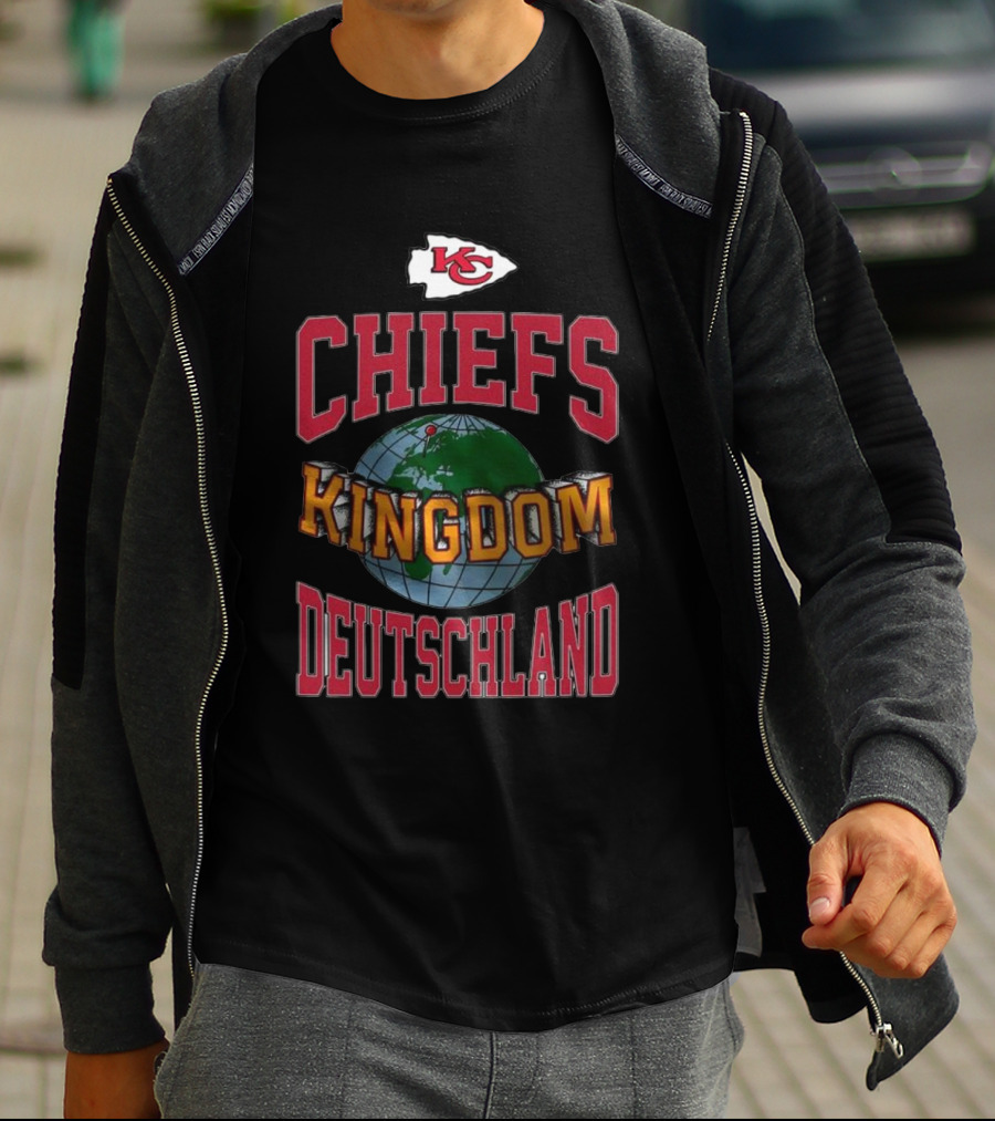 Chiefs Kingdom Deutschland With Kansas City Arrowhead Logo And Globe T-Shirt