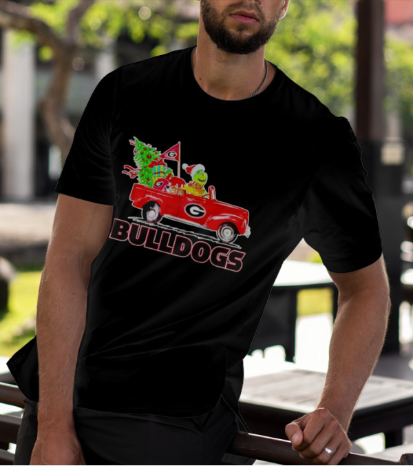 Grinch Driving Red Car With Dog Christmas Tree Gifts Georgia Bulldogs T-Shirt