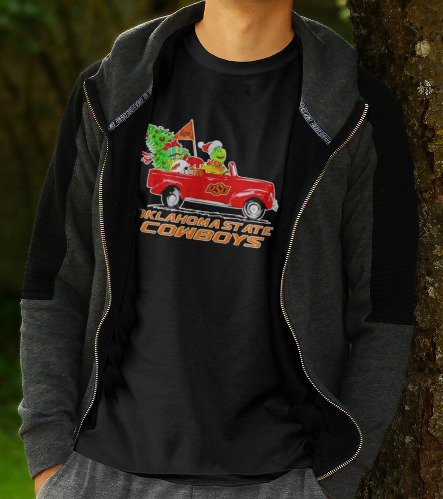 Oklahoma State Cowboys Christmas Grinch And Dog Driving Red OSU Car With Tree And Presents T-Shirt