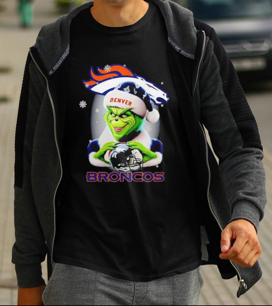 Denver Broncos Christmas Grinch Holding Football Helmet T-Shirt