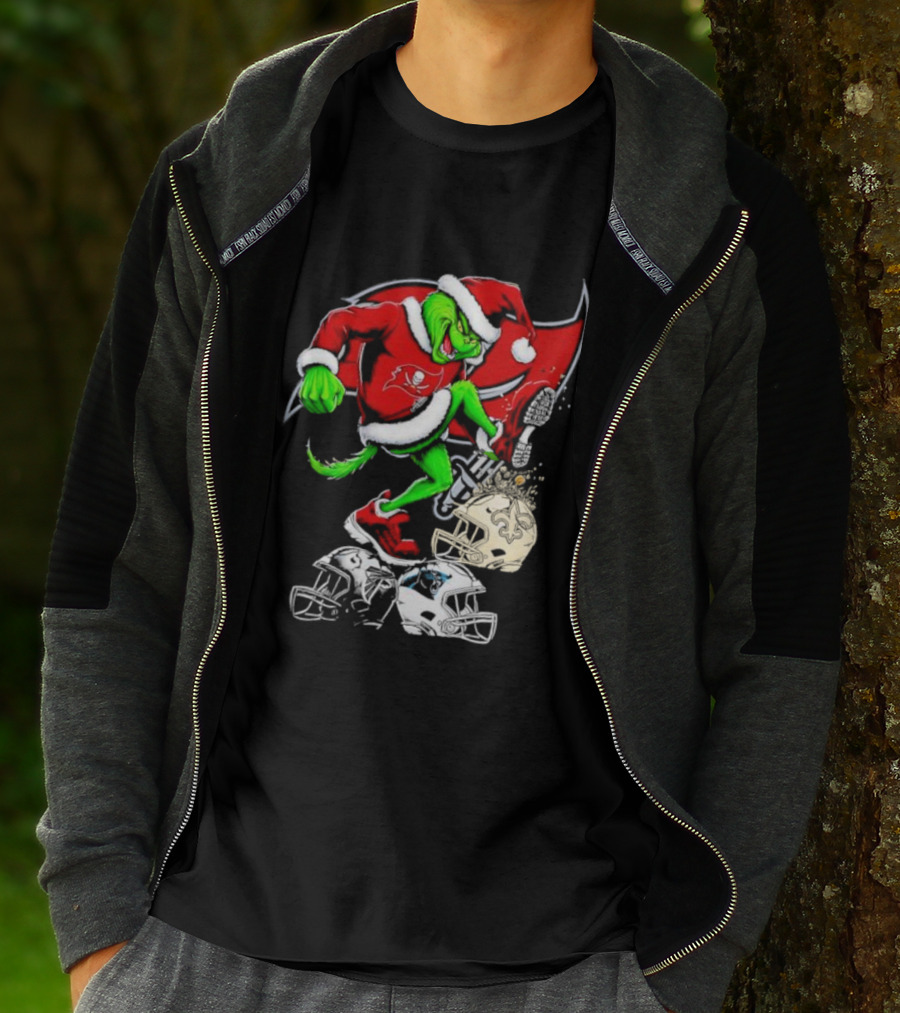 Tampa Bay Buccaneers Grinch Santa Stomping NFL Helmets Funny Christmas T-Shirt