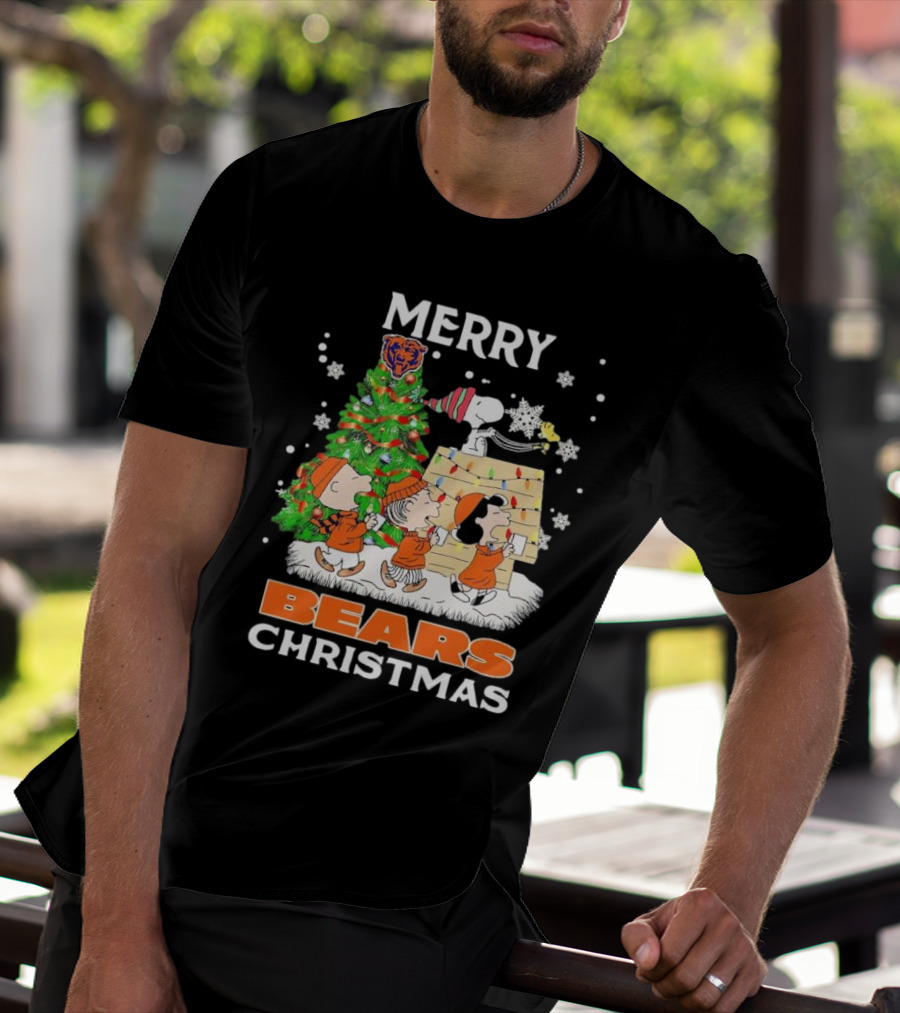 Peanuts Christmas Chicago Bears Merry Holiday Scene T-Shirt