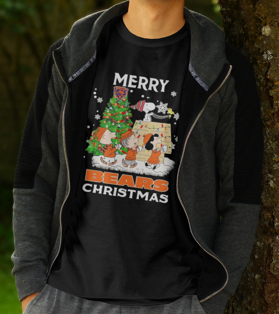 Peanuts Christmas Chicago Bears Merry Holiday Scene T-Shirt
