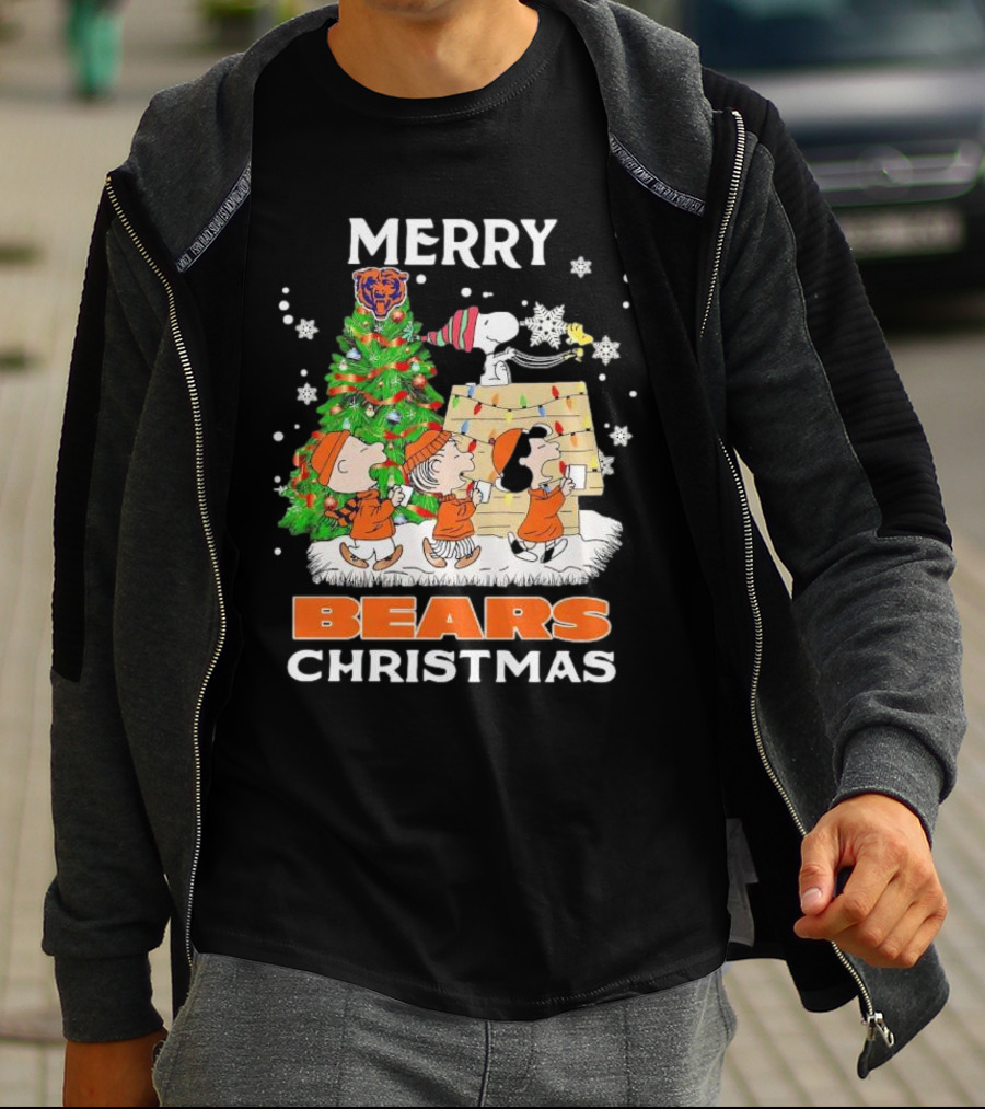 Peanuts Christmas Chicago Bears Merry Holiday Scene T-Shirt