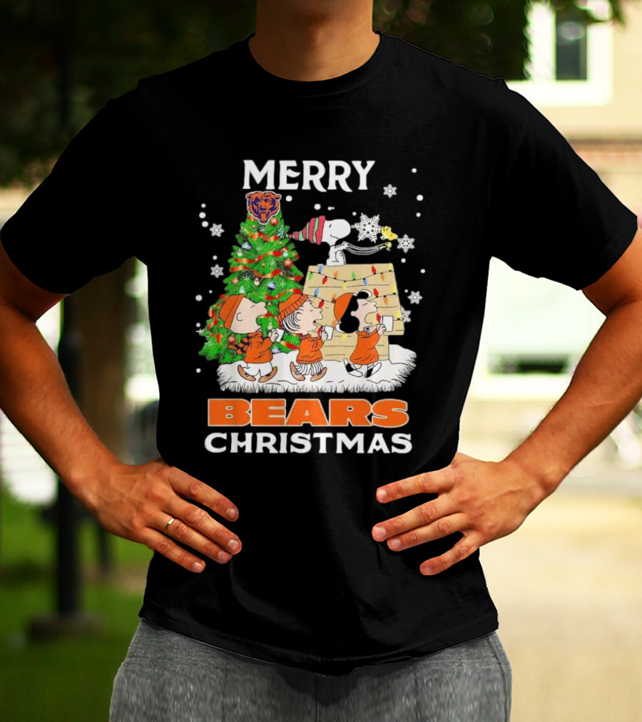Peanuts Christmas Chicago Bears Merry Holiday Scene T-Shirt