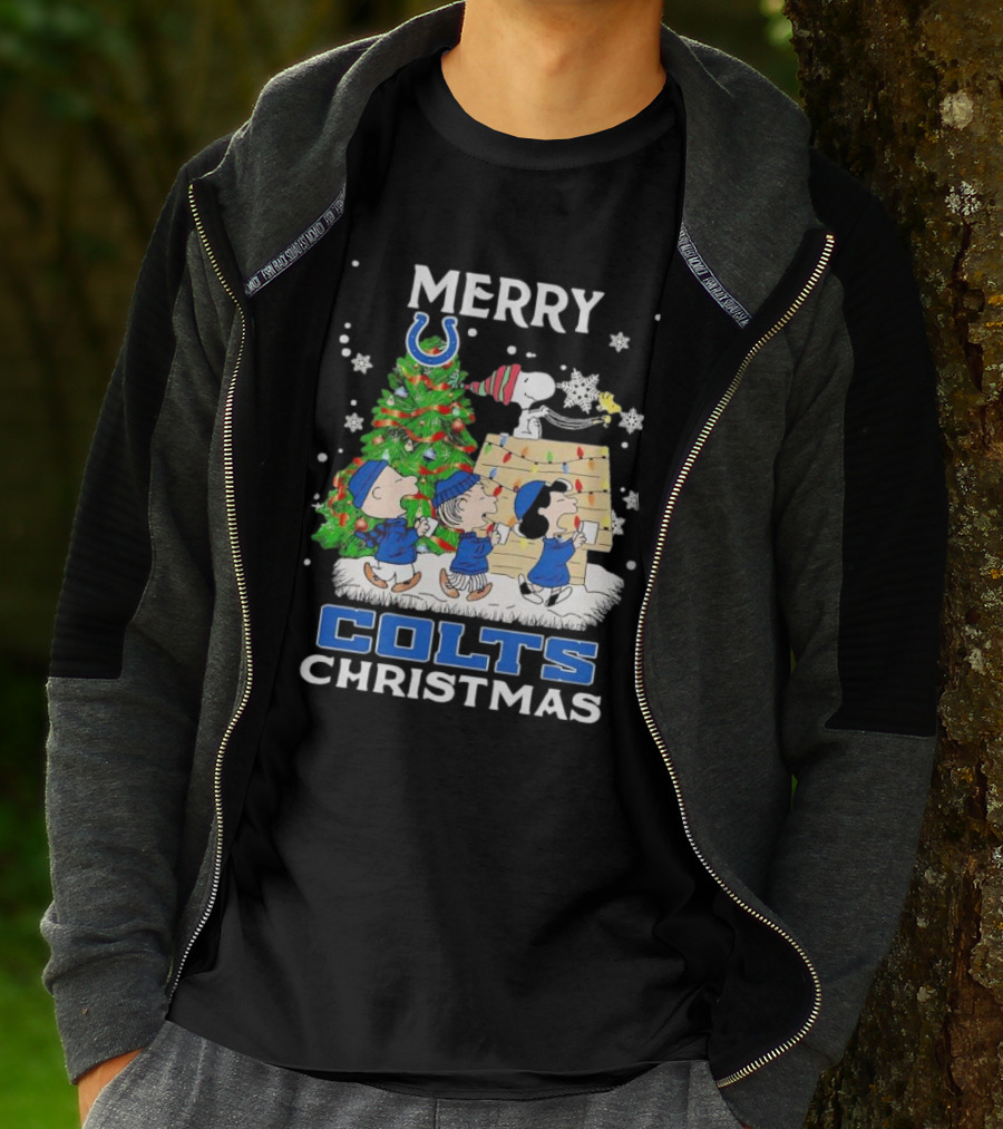 Merry Christmas Peanuts Characters Indianapolis Colts T-Shirt