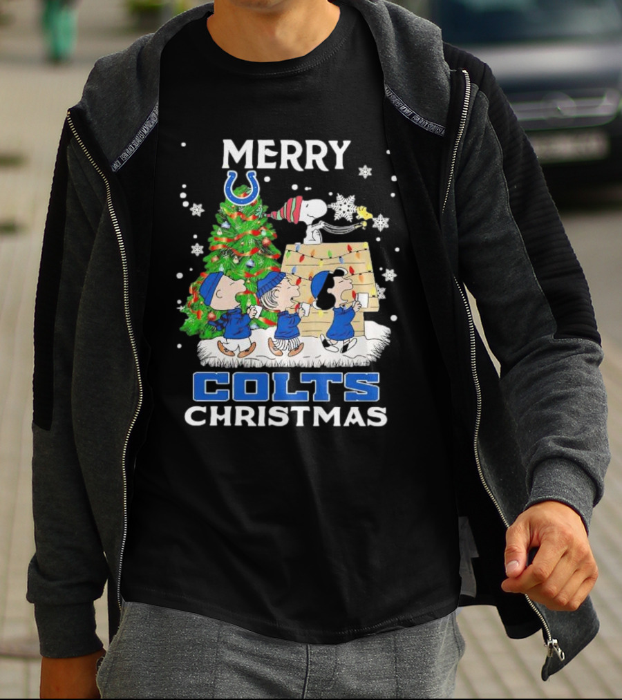 Merry Christmas Peanuts Characters Indianapolis Colts T-Shirt
