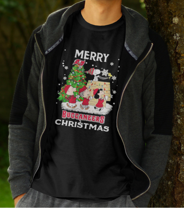 Merry Christmas Peanuts Characters Tampa Bay Buccaneers T-Shirt