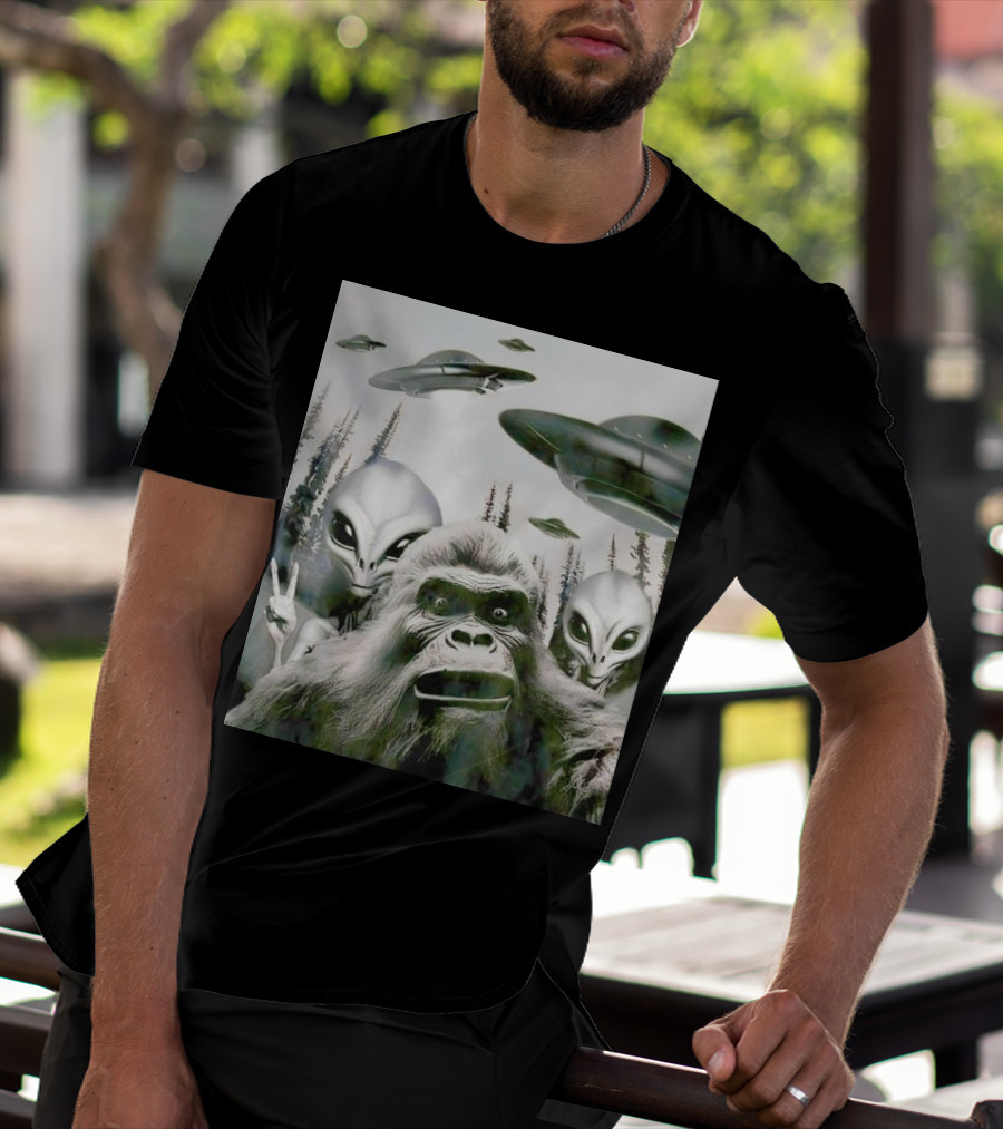 Bigfoot Aliens Selfie UFO Forest Adventure T-Shirt