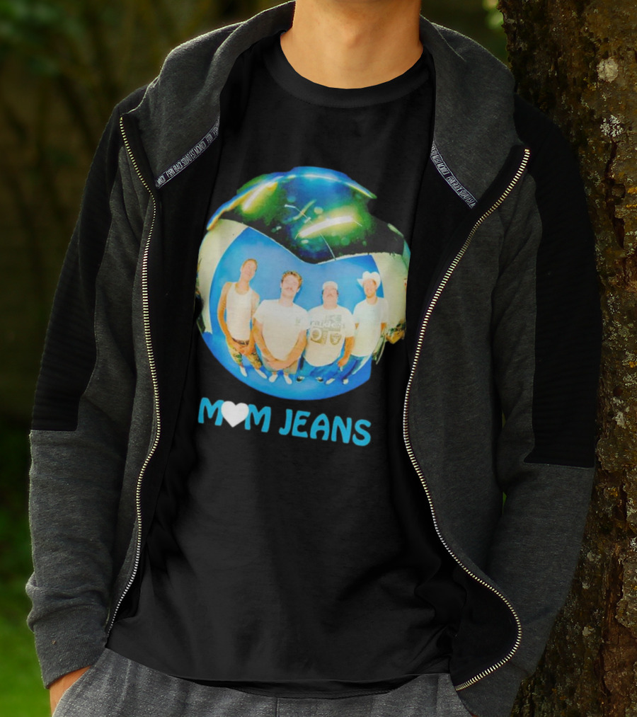 Mom Jeans Heart Raiders Orb Photo T-Shirt