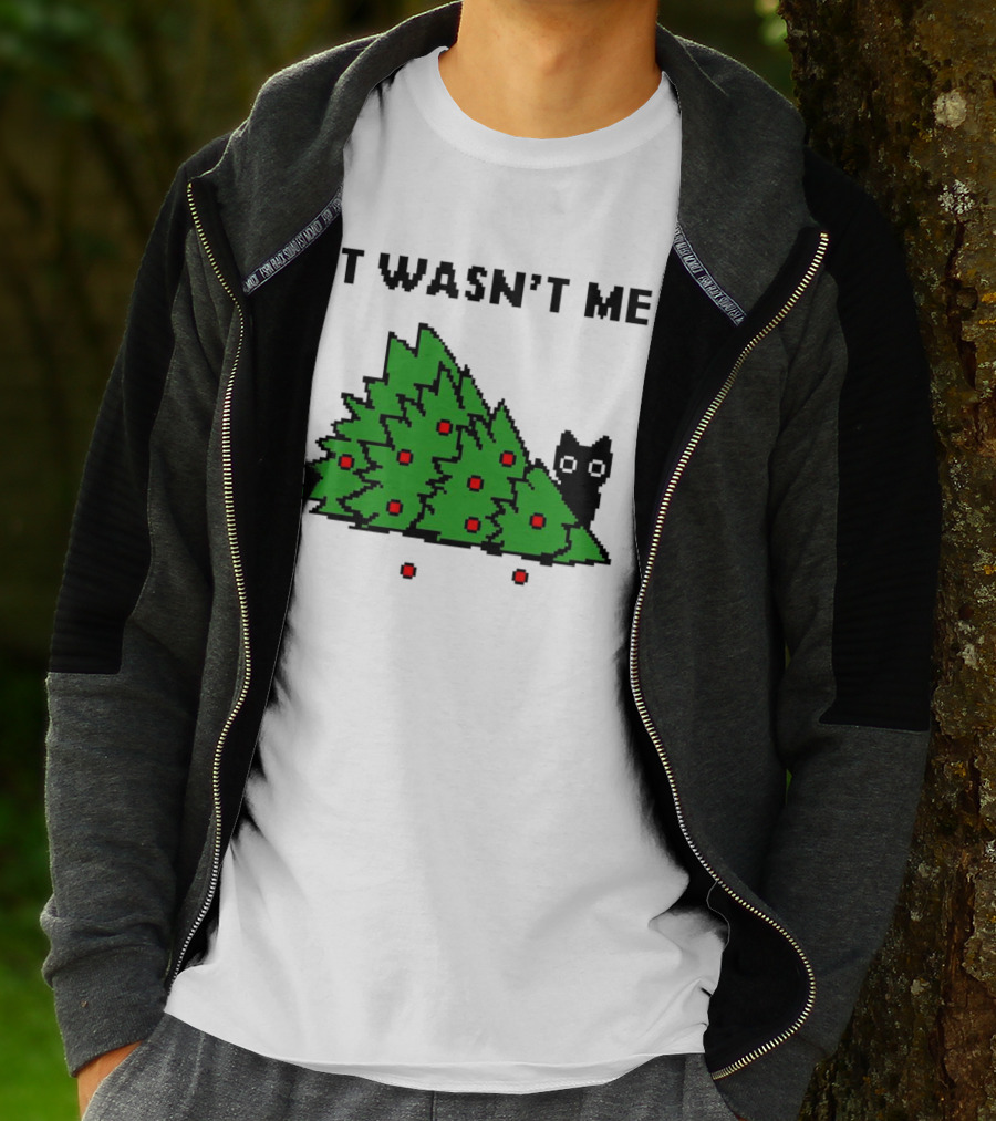 Cat Hiding Behind Christmas Tree It Wasn't Me T-Shirt