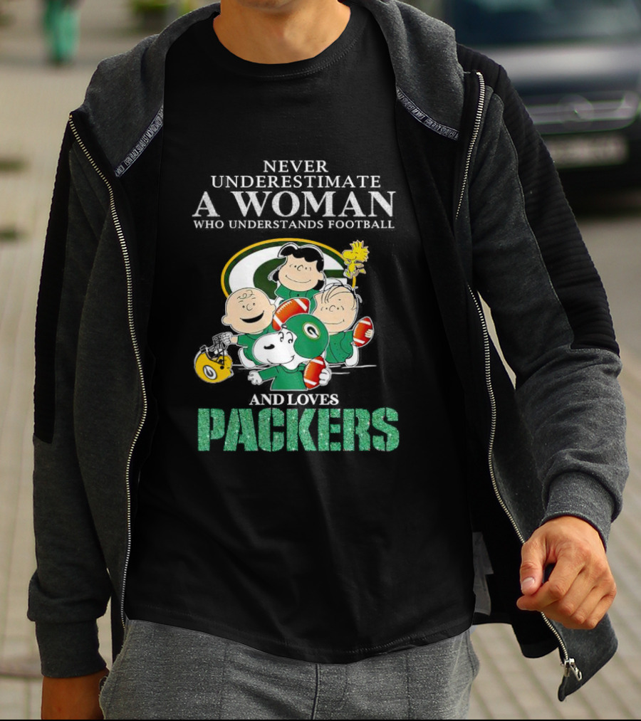 Never Underestimate A Woman Who Understands Football And Loves Packers Featuring Peanuts Characters T-Shirt