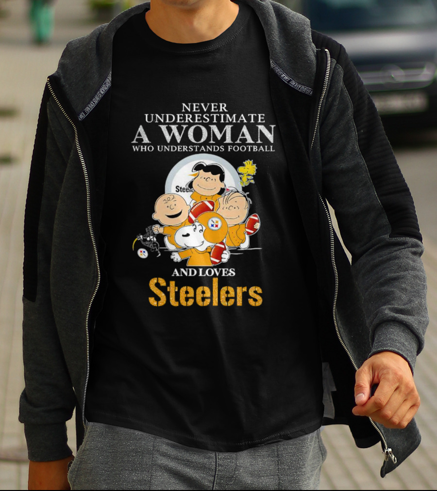 Peanuts Characters Never Underestimate A Woman Who Loves Steelers Football T-Shirt